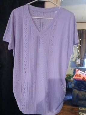 Women's Lavender Eyelet V-Neck Short Sleeve Top